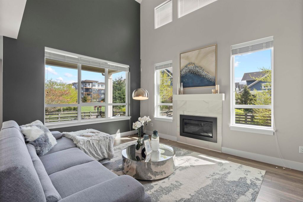 listing image 1104738869443331759