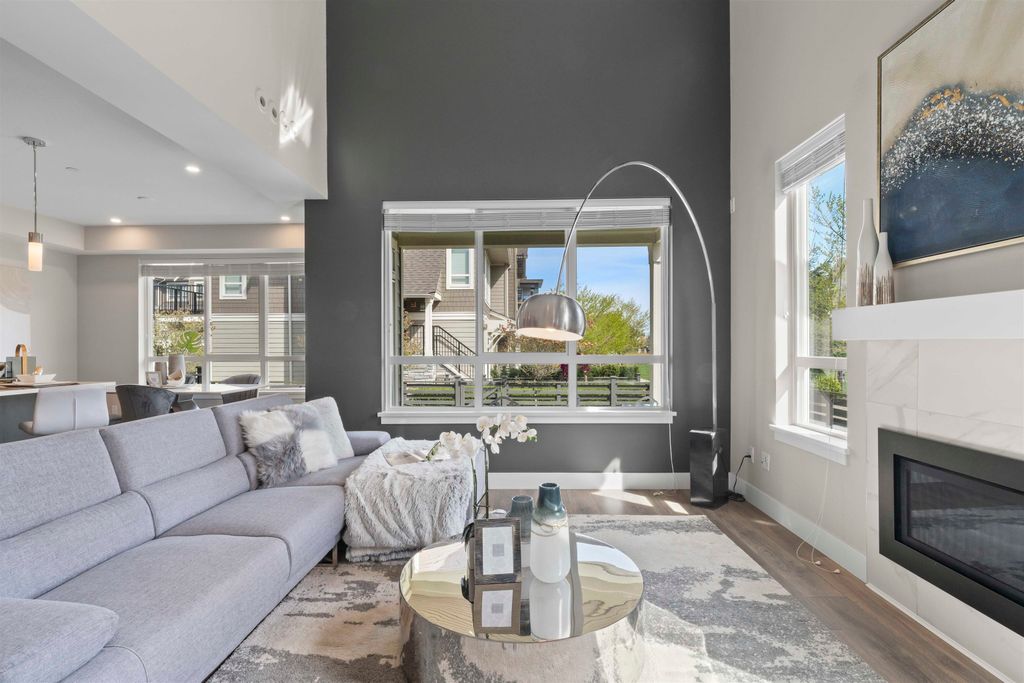 listing image 1103720243013855552