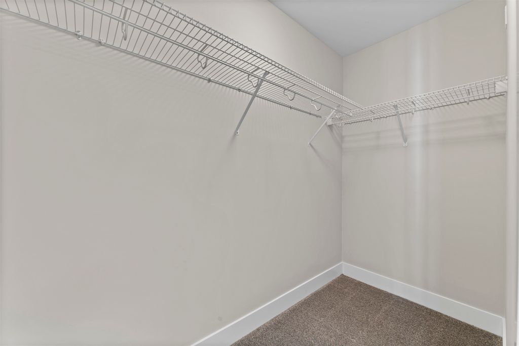 listing image 1107400761430715890