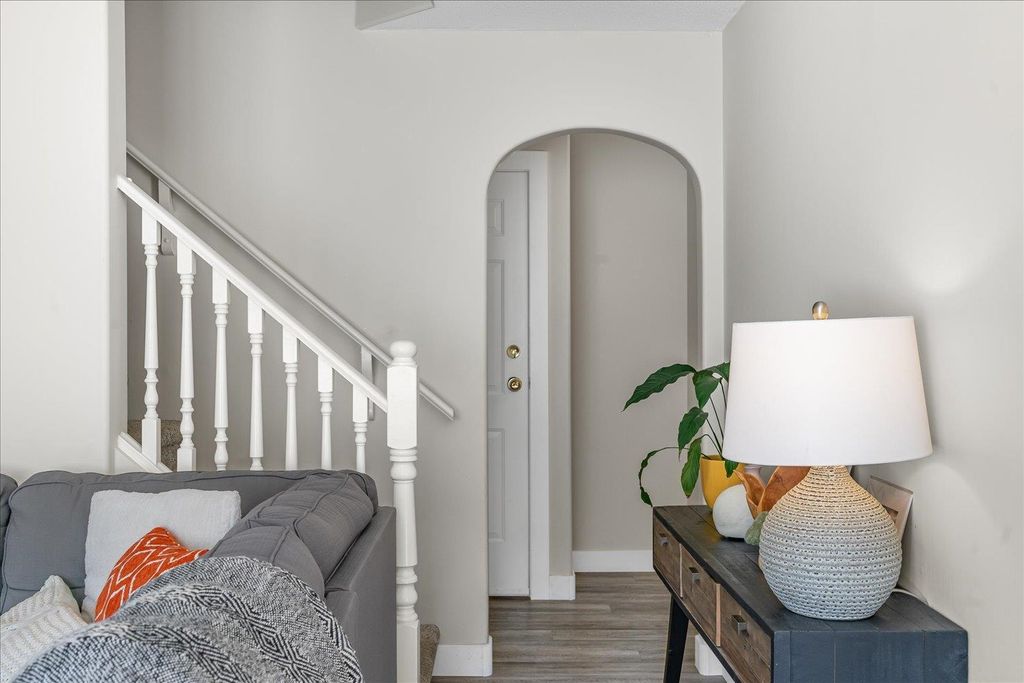 listing image 1103441585457442846