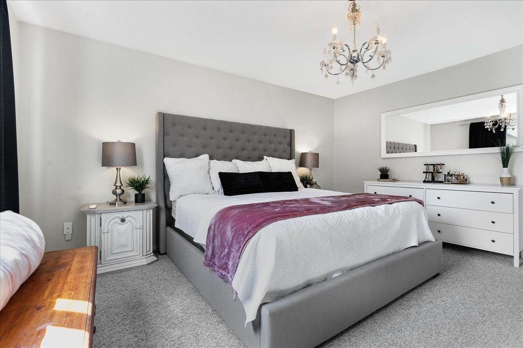 listing image 1102644204166783742