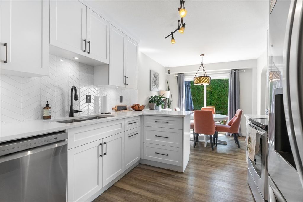 listing image 1108106925142612674