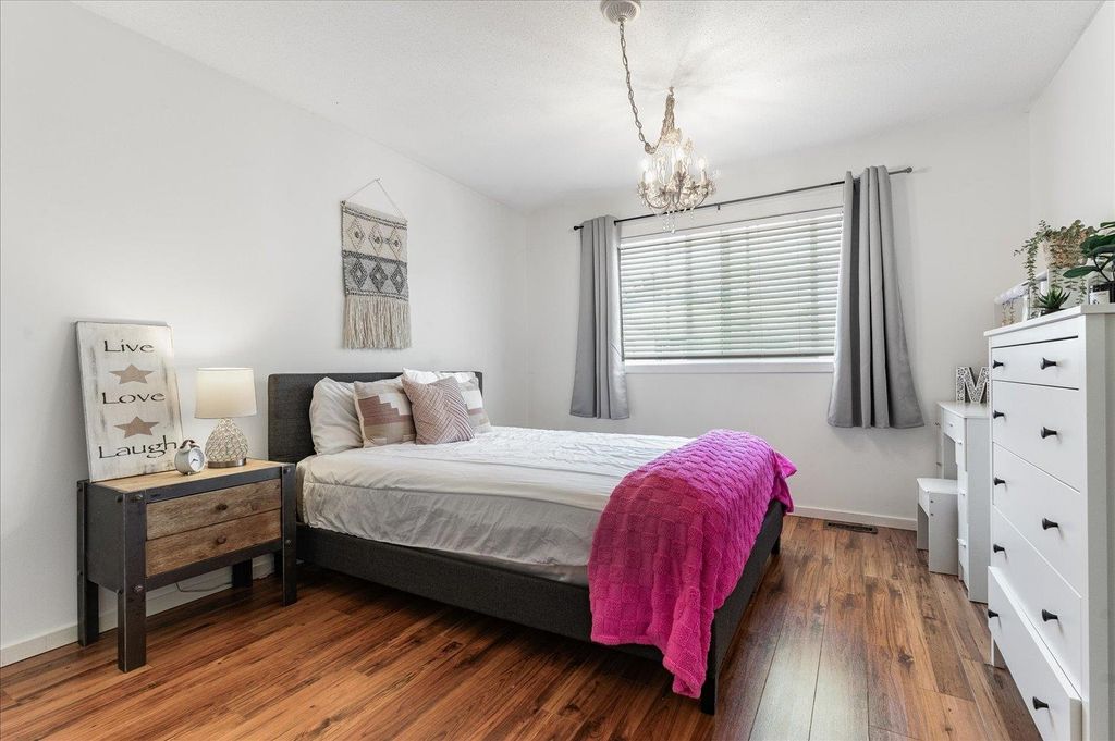 listing image 1108403348112821390