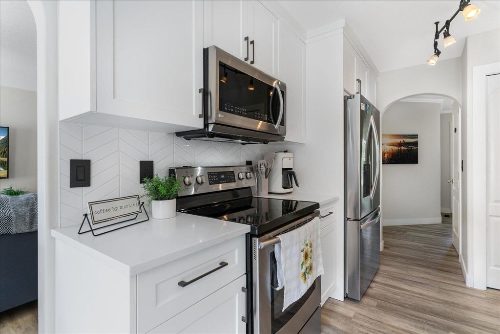 listing image 1102909722138341221