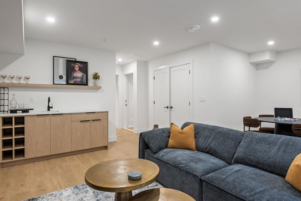 listing image 1106847095829270598