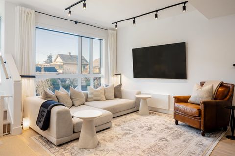 3914 Dumfries Street Vancouver BC V5N 0J1