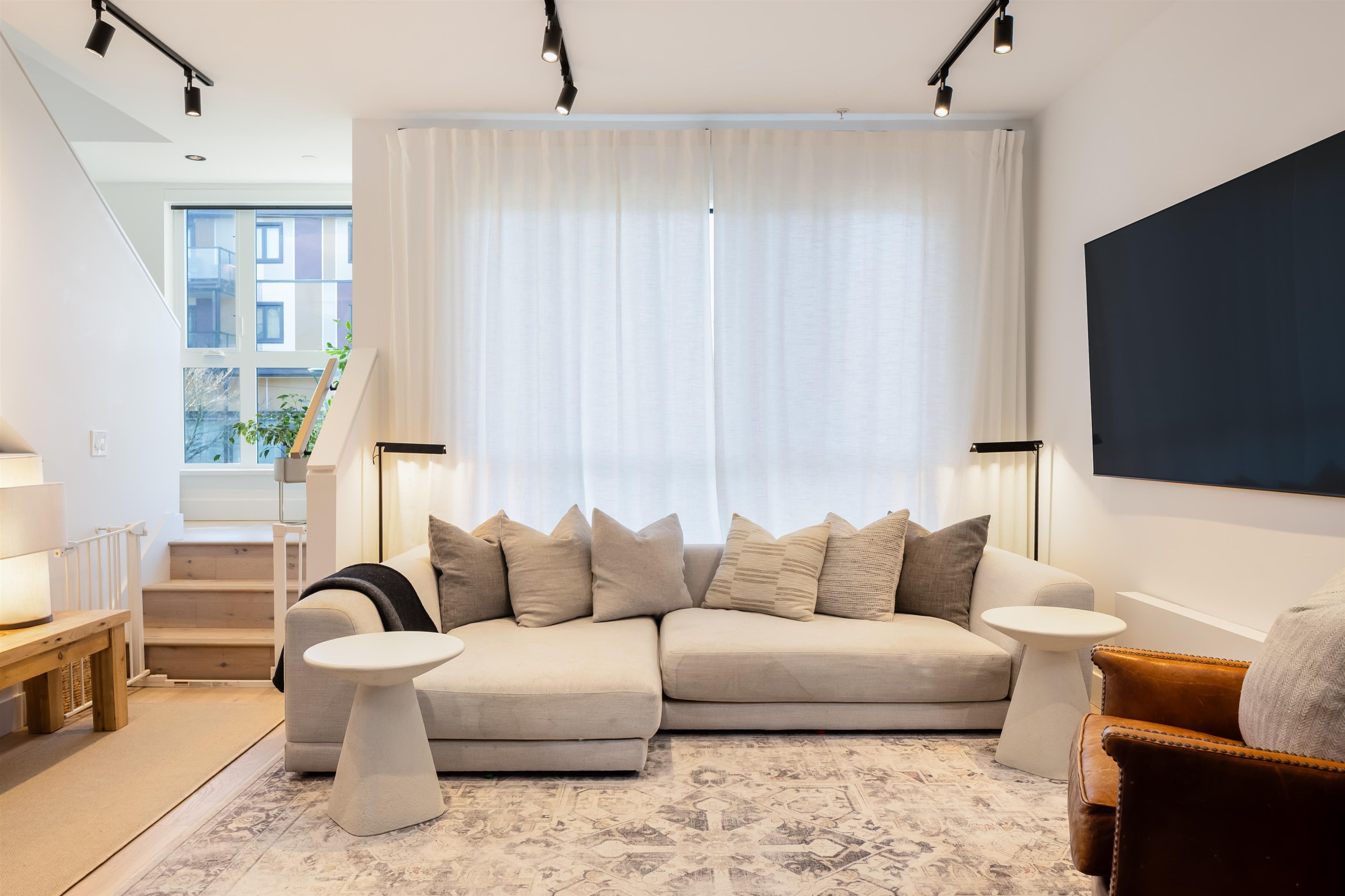 3914 Dumfries Street