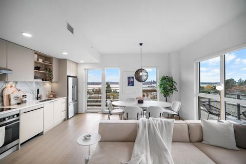 422 E 3rd Street 501 North Vancouver BC V7L 0K1