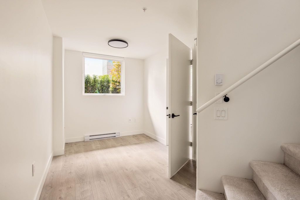 listing image 1109008358163434407