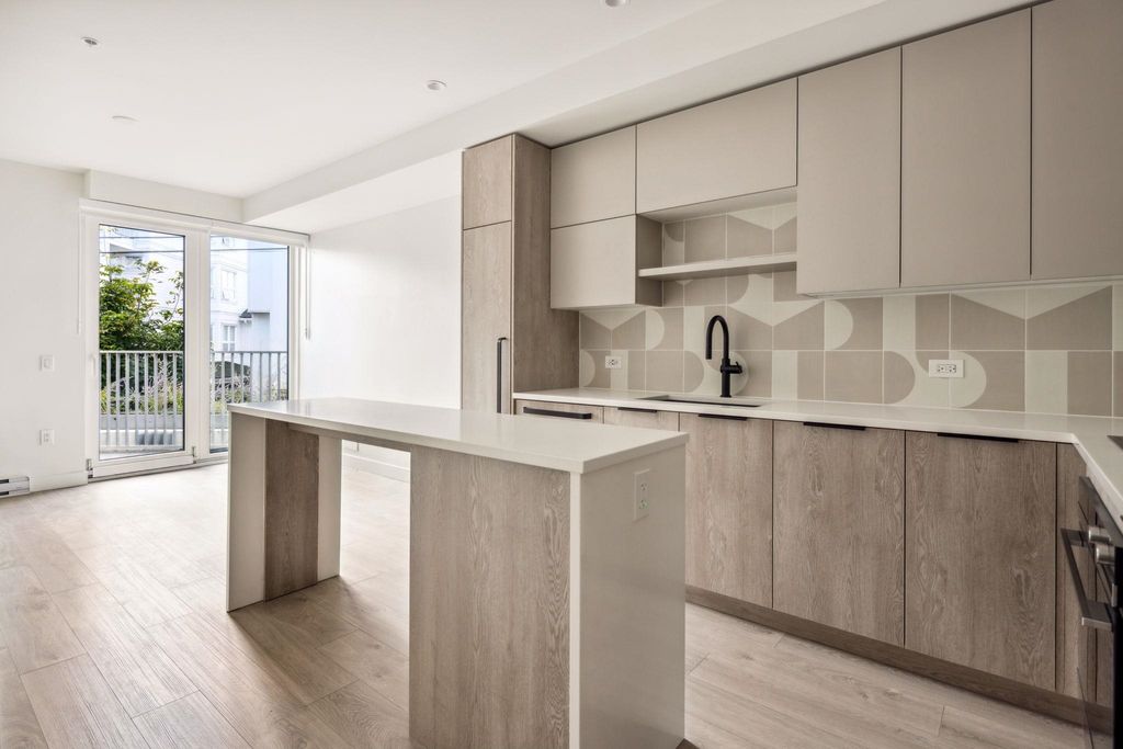 listing image 1105663585836933024