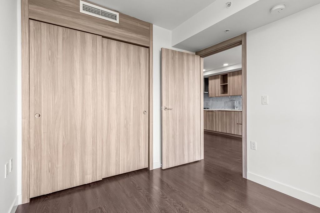 listing image 1105799847062827888