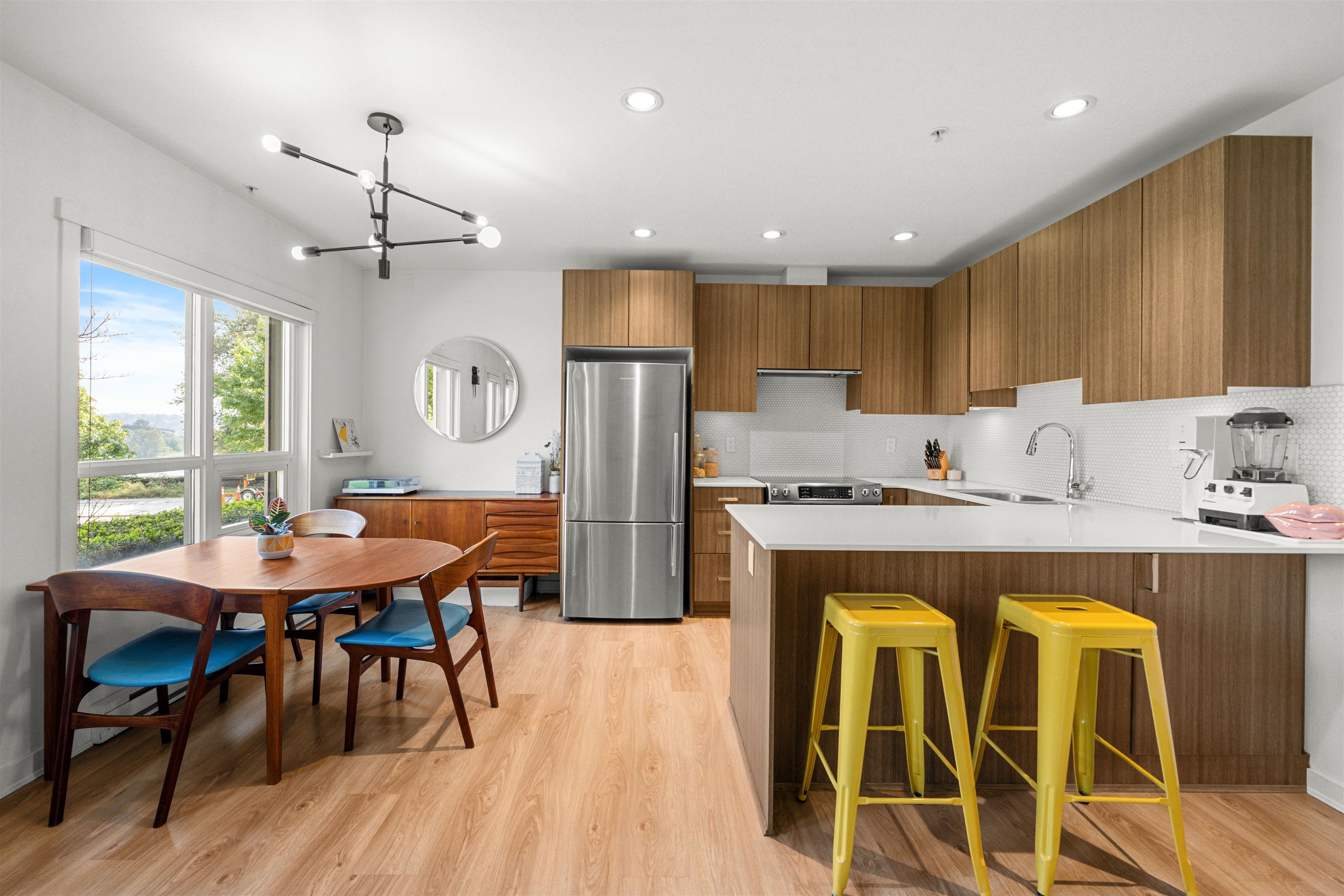 125 Columbia Street TH4