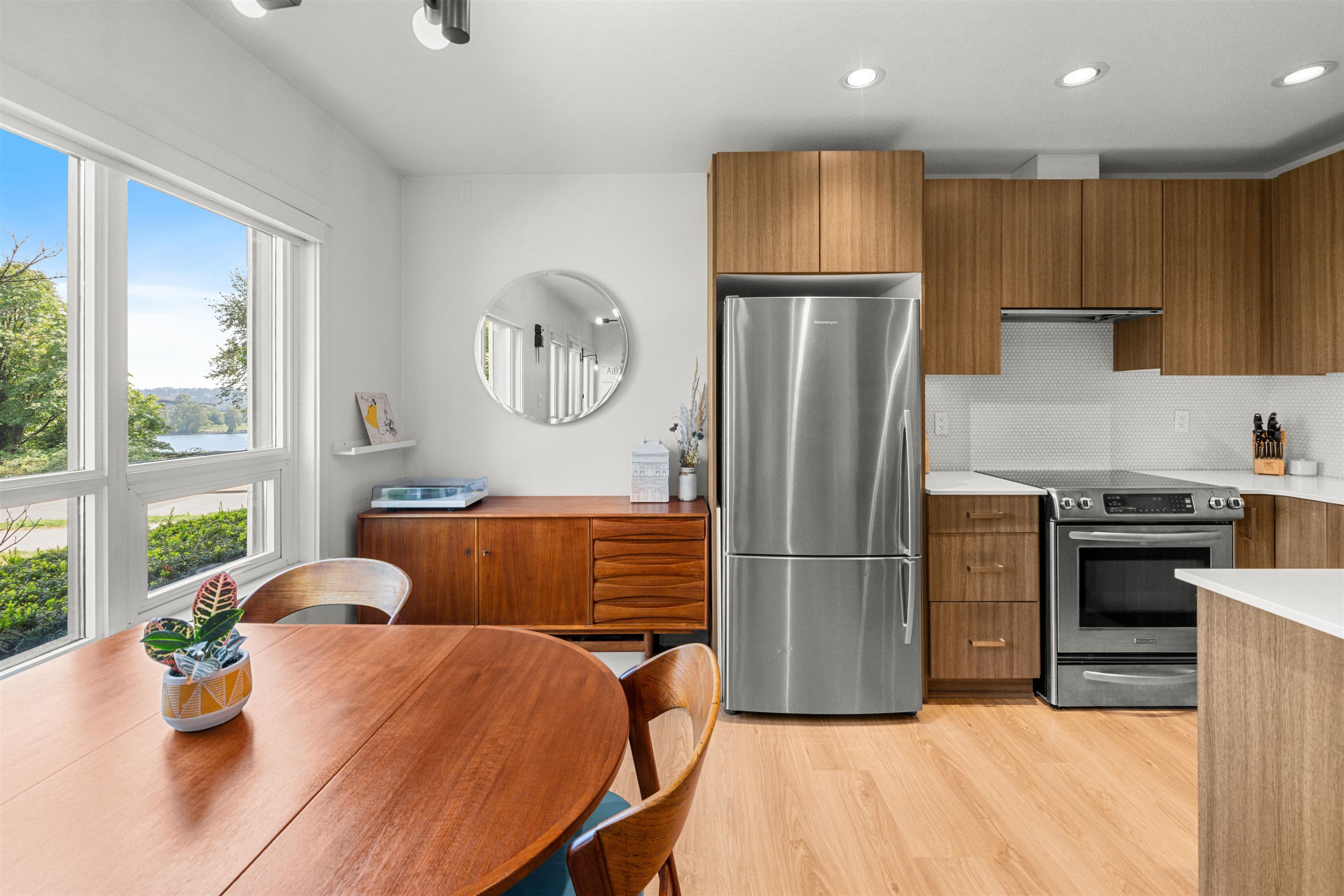 125 Columbia Street TH4