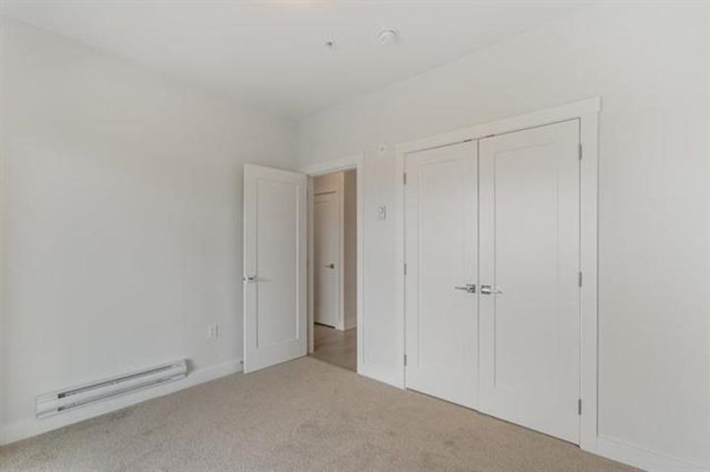 listing image 1104801181798542335