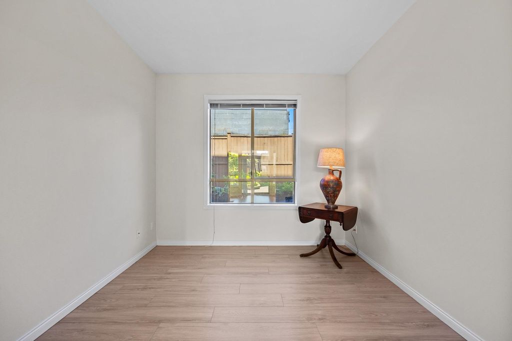 listing image 1104805308140946570