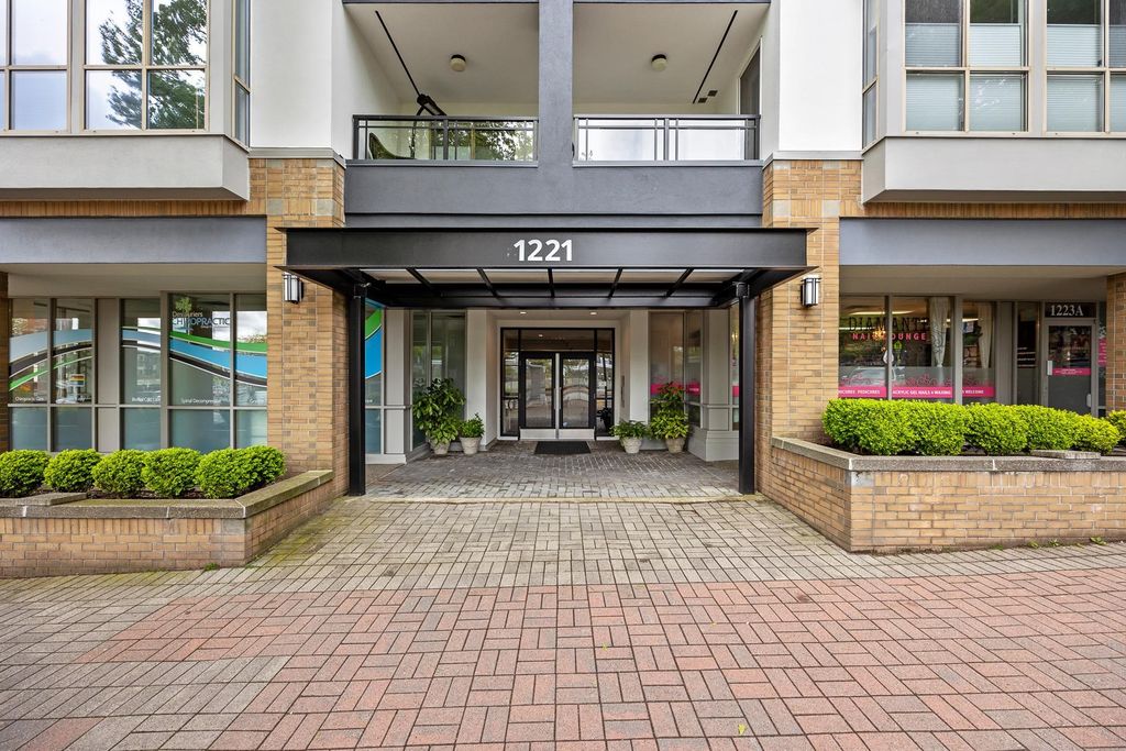 listing image 1109825623092386236