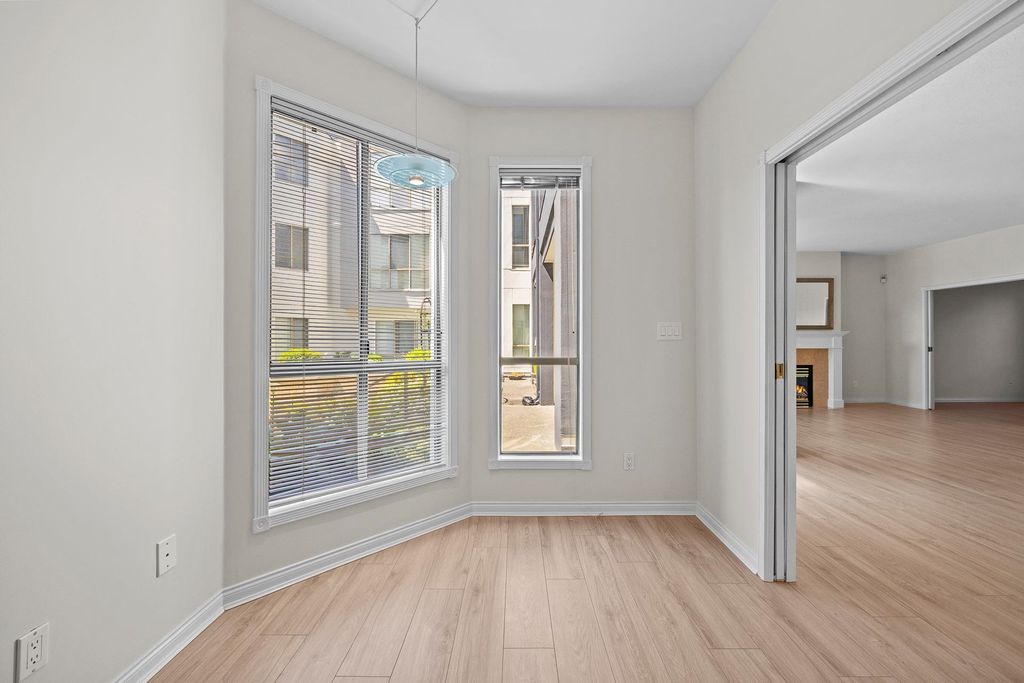 listing image 1101943482656163044