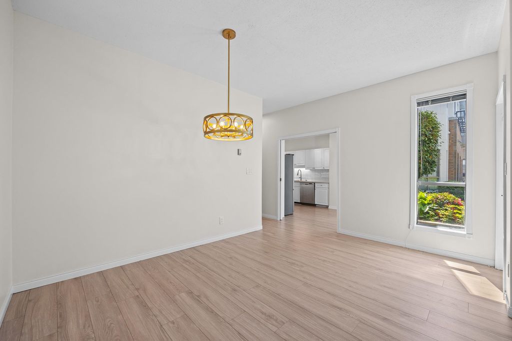 listing image 1104430486531162633
