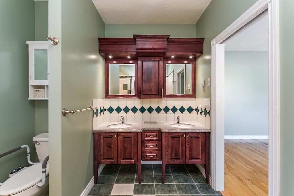 listing image 1106822410895366858