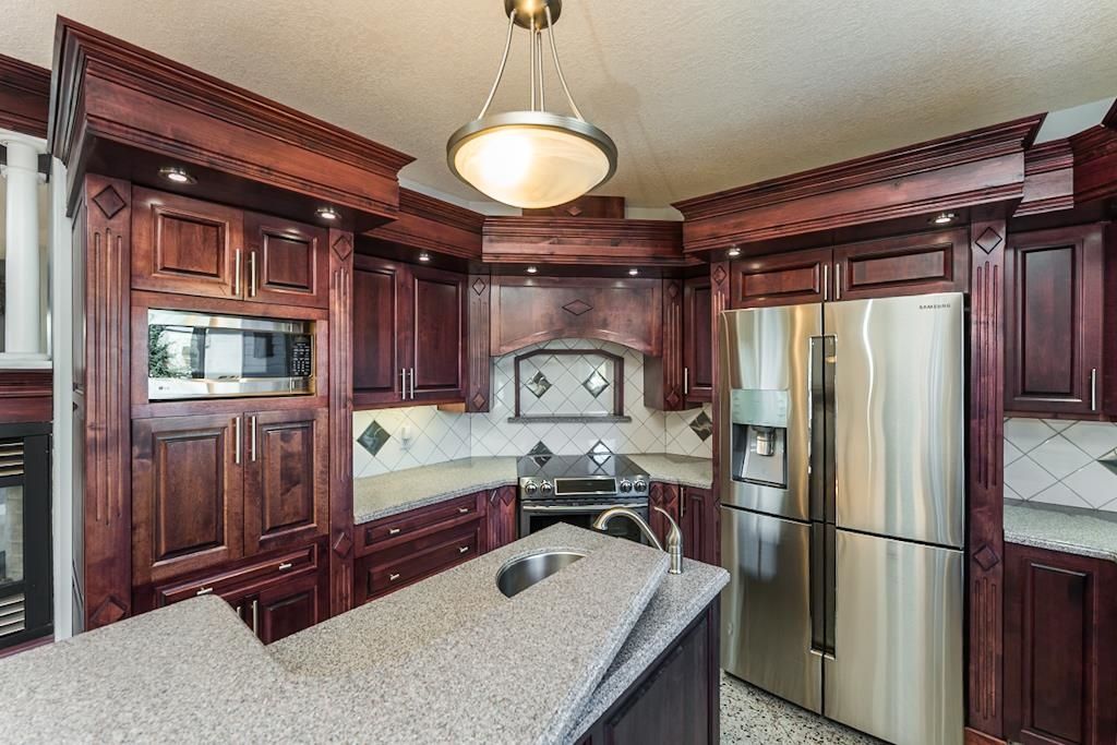 listing image 1107275282825058754