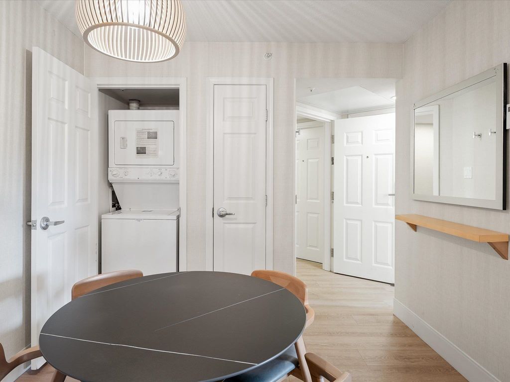 listing image 1102576398498897408