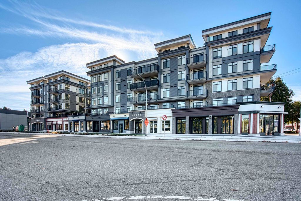 Photo of 33816 South Fraser Way #304, Abbotsford, BC V2S 0P2 (MLS # R3077953)