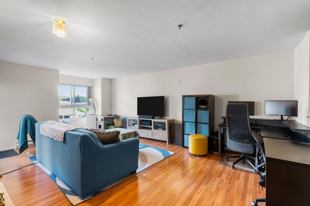 Photo of 19721 64 Avenue #302, Langley, BC V2Y 1L1 (MLS # R3163075)