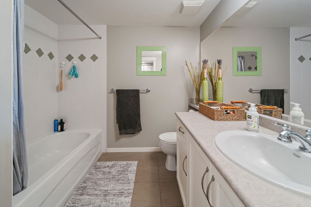 listing image 1105966341239456967
