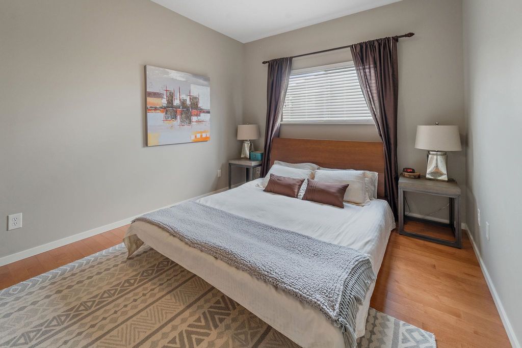 listing image 1100499329338002168
