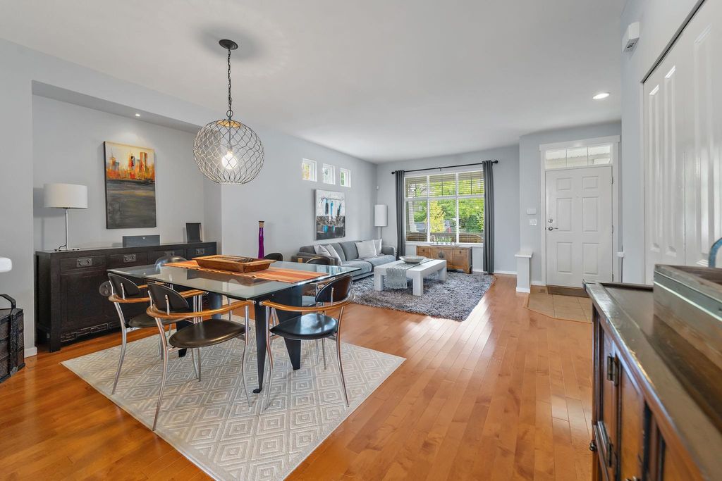 listing image 1105500196656073673
