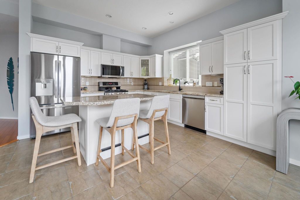 listing image 1102927458478687838