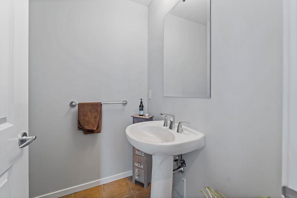 listing image 1107157120318371912