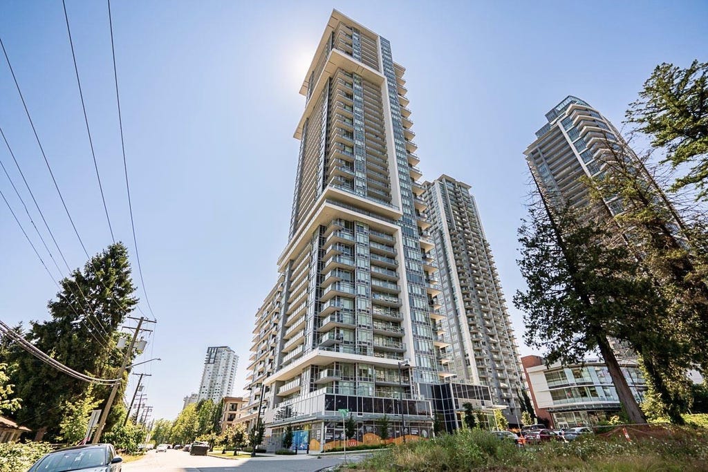 Photo of 13350 Central Avenue #1806, Surrey, BC V3T 0S1 (MLS # R3153564)