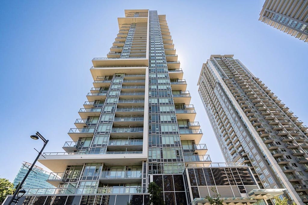 Photo of 13350 Central Avenue #1806, Surrey, BC V3T 0S1 (MLS # R3153564)