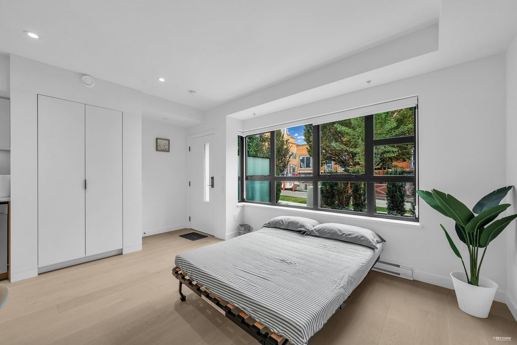 listing image 1101479578206345008