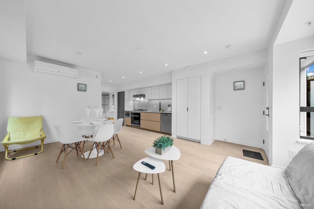 listing image 1101783815232405891
