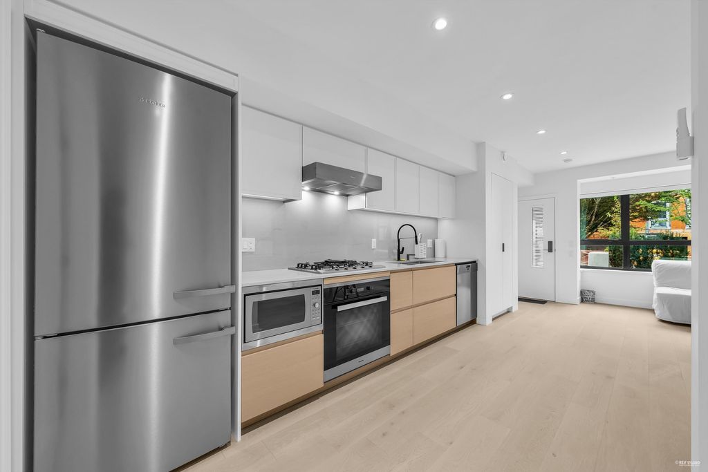 listing image 1103042997362284944