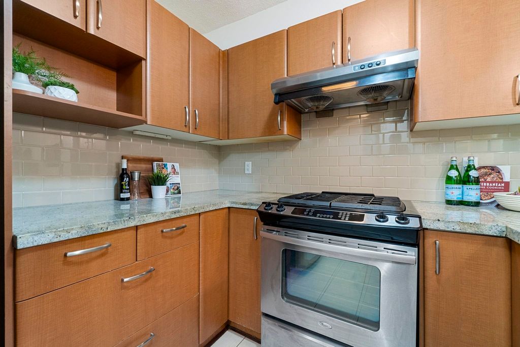 listing image 1105009093825245249