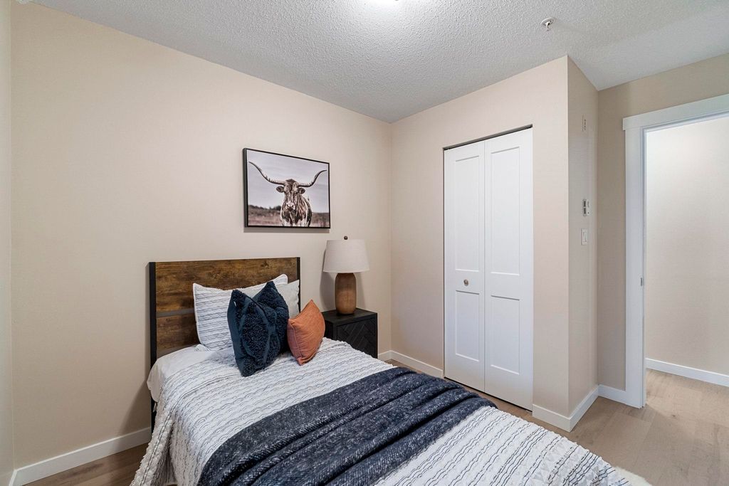 listing image 1109873063200559652