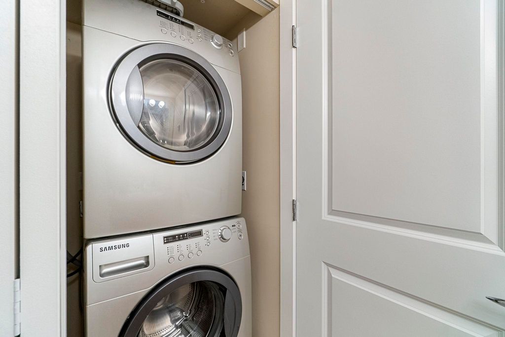 listing image 1102566293782765201