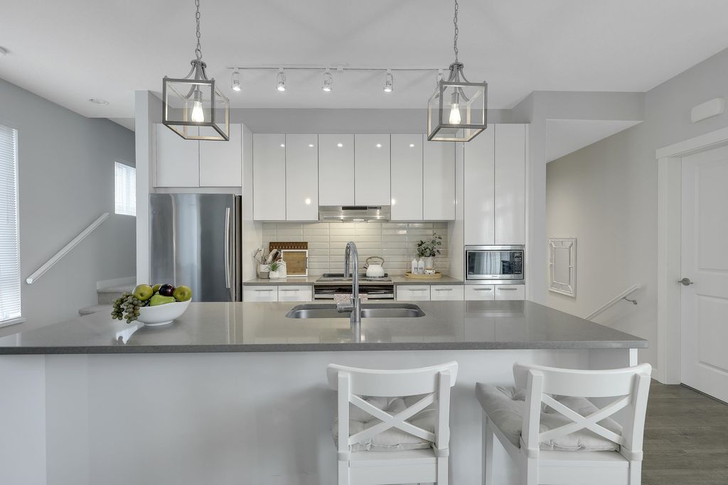 Photo of 30930 Westridge Place #180, Abbotsford, BC V2T 0H6 (MLS # R3110286)