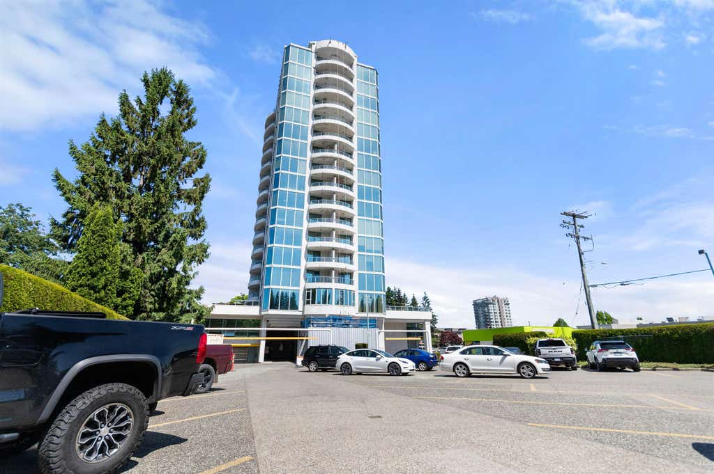 Photo of 32330 South Fraser Way #501, Abbotsford, BC V2T 1X1 (MLS # R3127841)