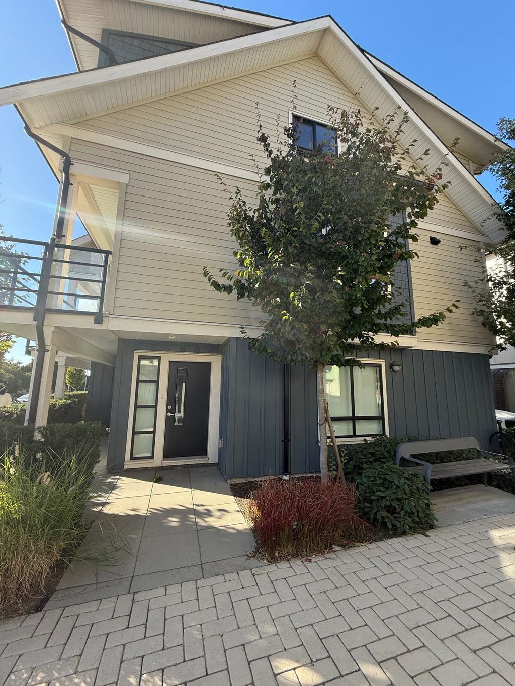 listing image 1104421875889672584
