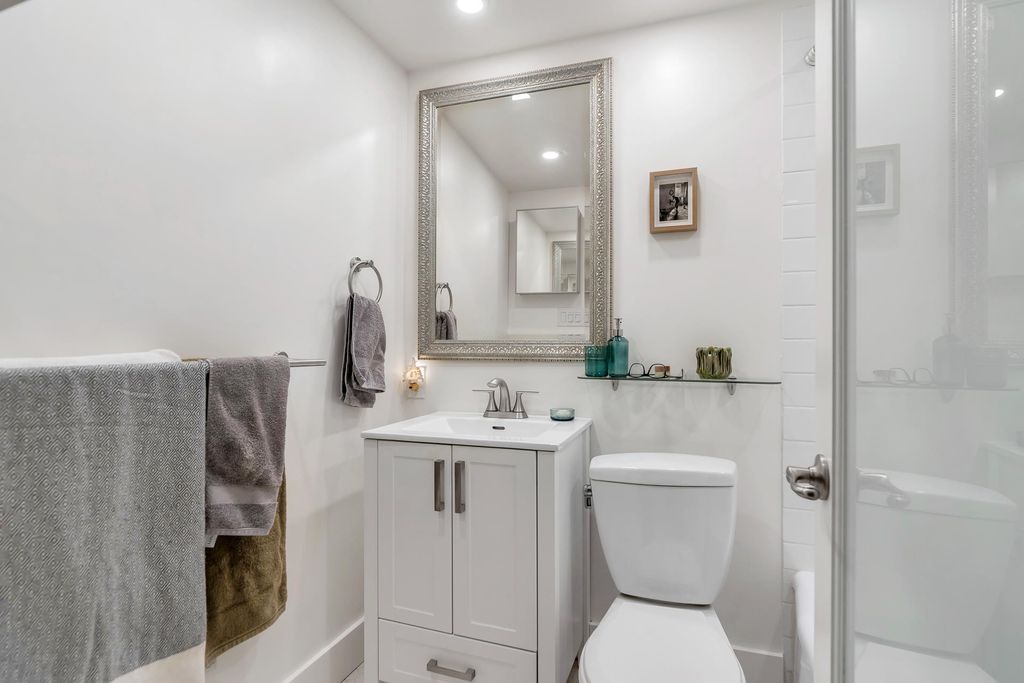 listing image 1104008680080081705