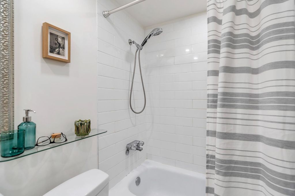 listing image 1104320192642924863