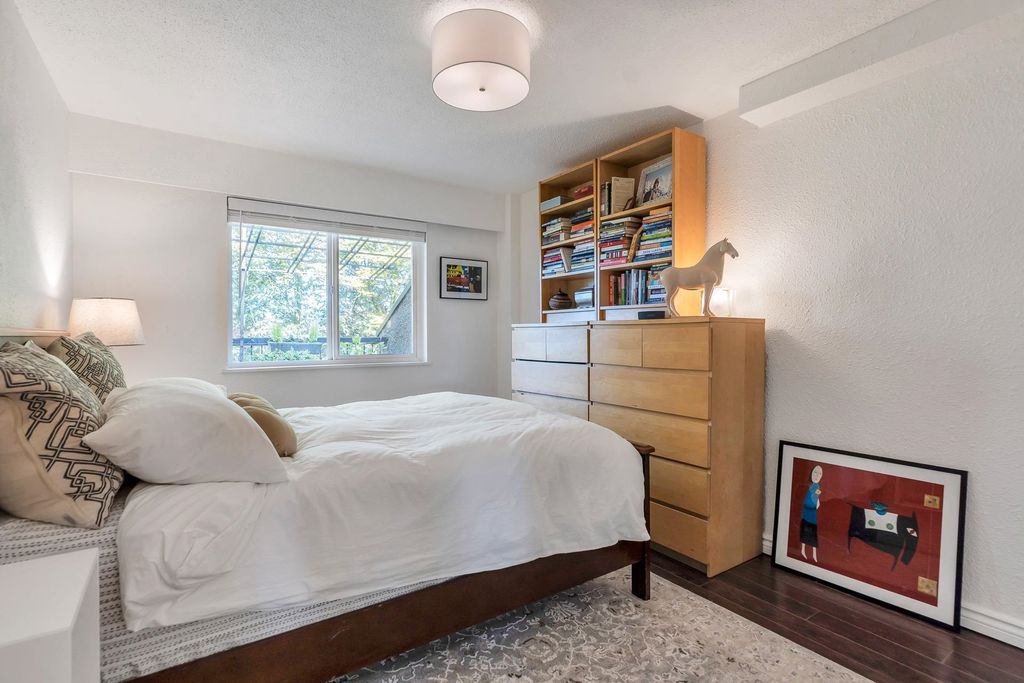 listing image 1105693287178193631