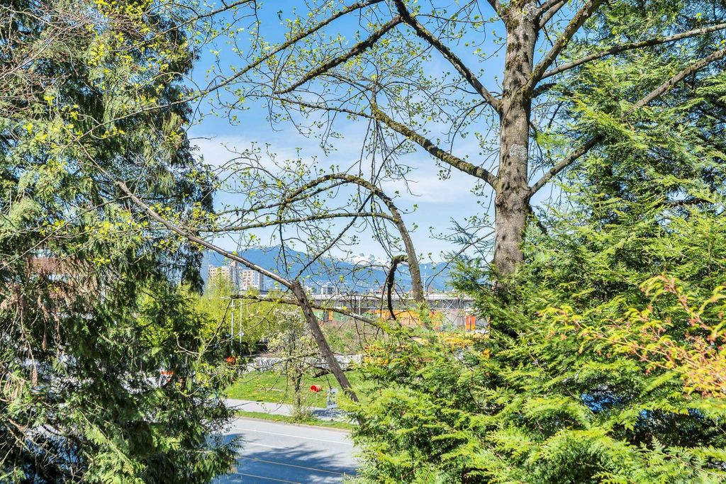 listing image 1105354612375602179