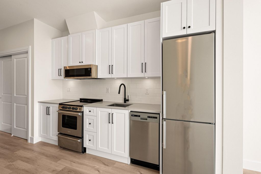 listing image 1105028914352493781