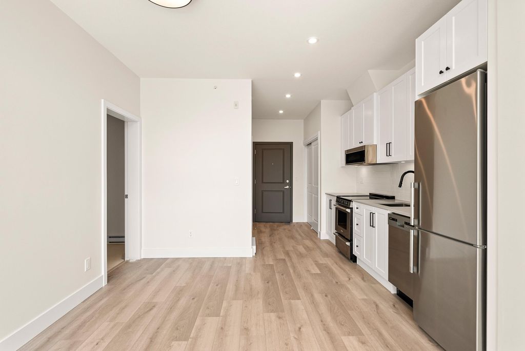 listing image 1104595234348592272