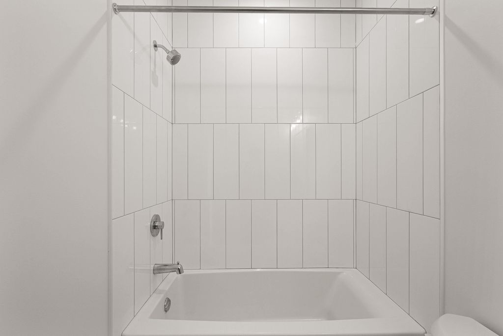 listing image 1101444837419592124
